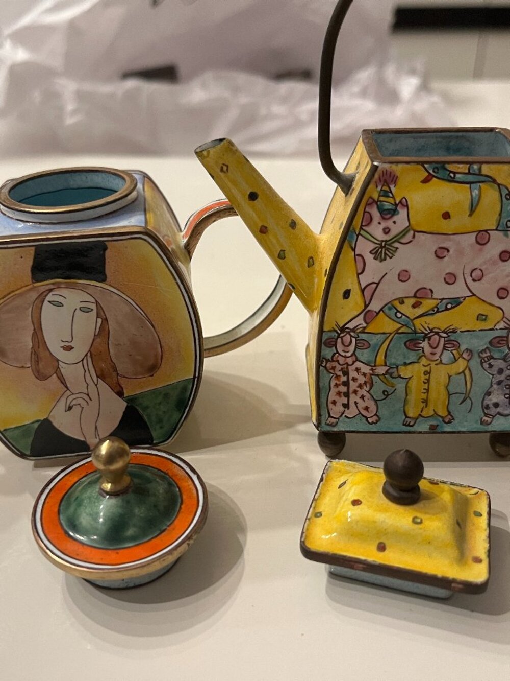 Vintage Pair of Miniature Enamel Teapots – Kelvin Chen & Empress Arts